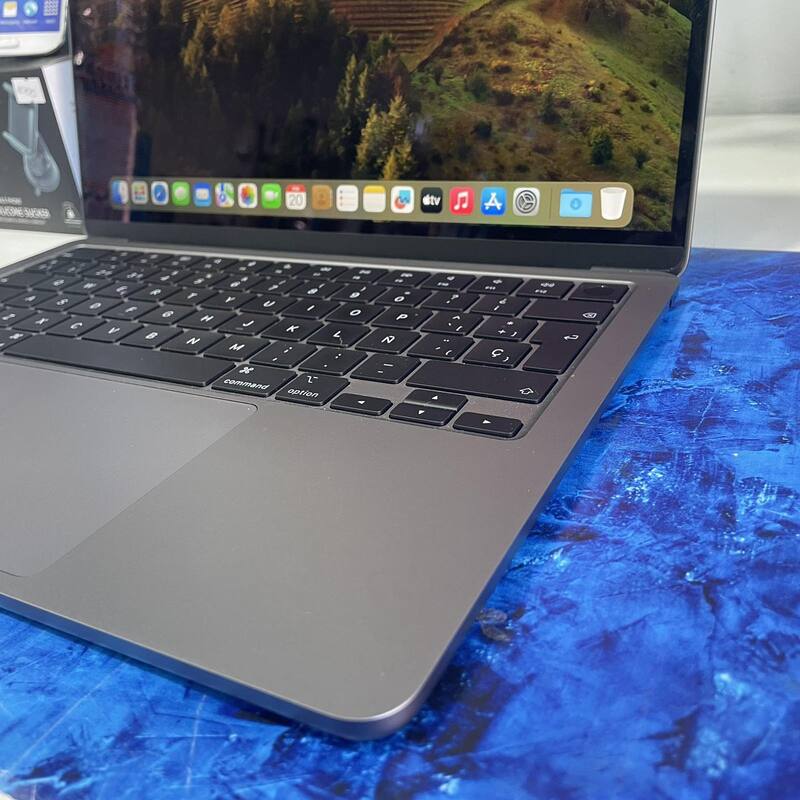 MacBook Air 2022 M2 centar nole