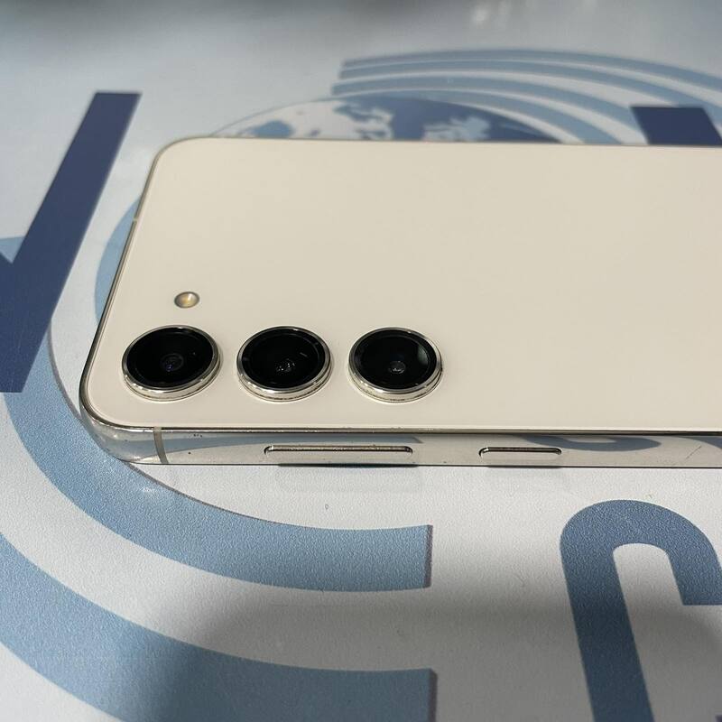 Samsung Galaxy S23 plus