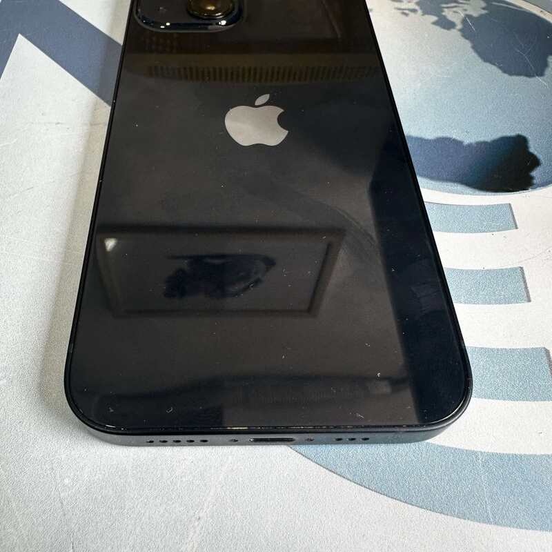 iPhone 13 - Image 4