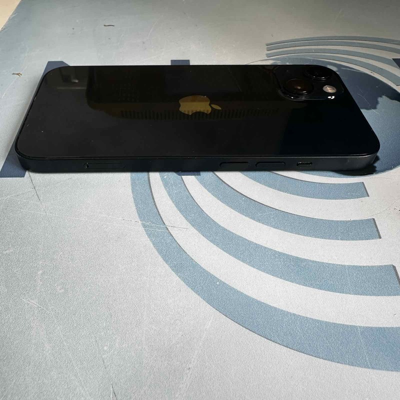 iPhone 13 - Image 5