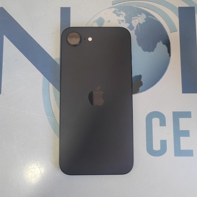 iPhone 16e - Image 3