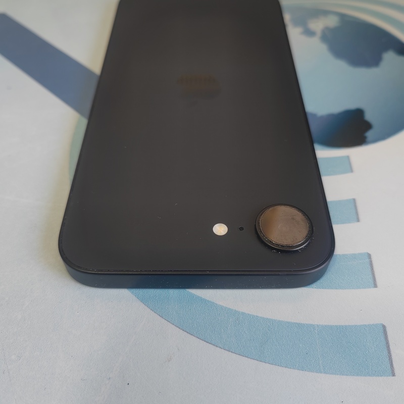 iPhone 16e - Image 5