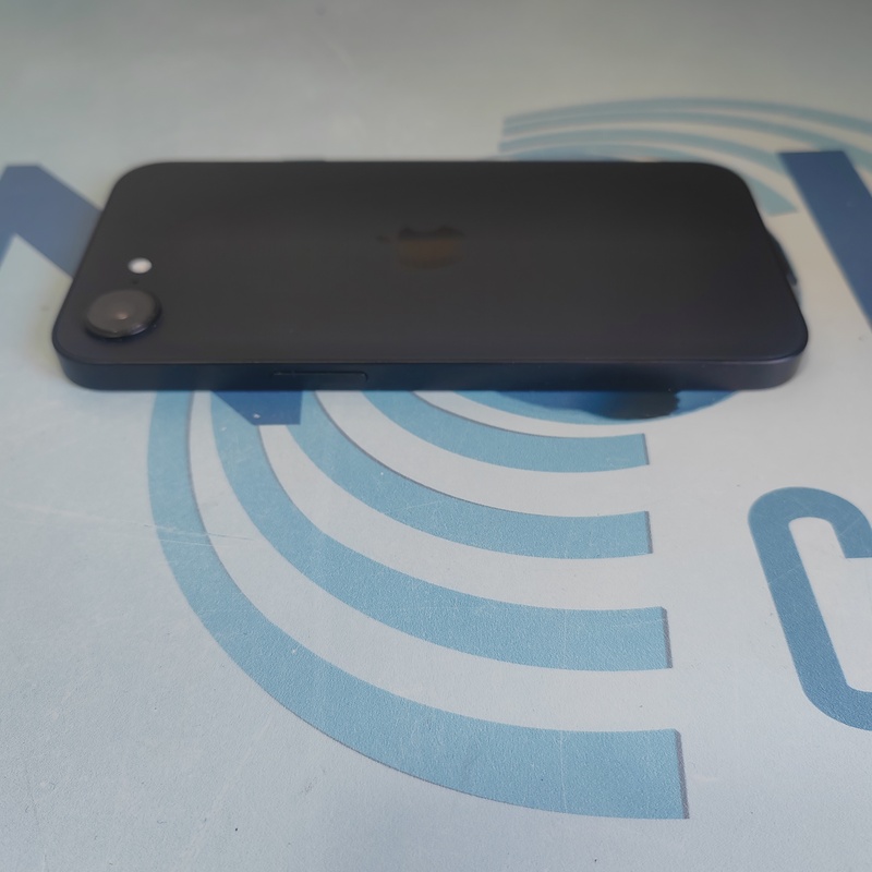 iPhone 16e - Image 6