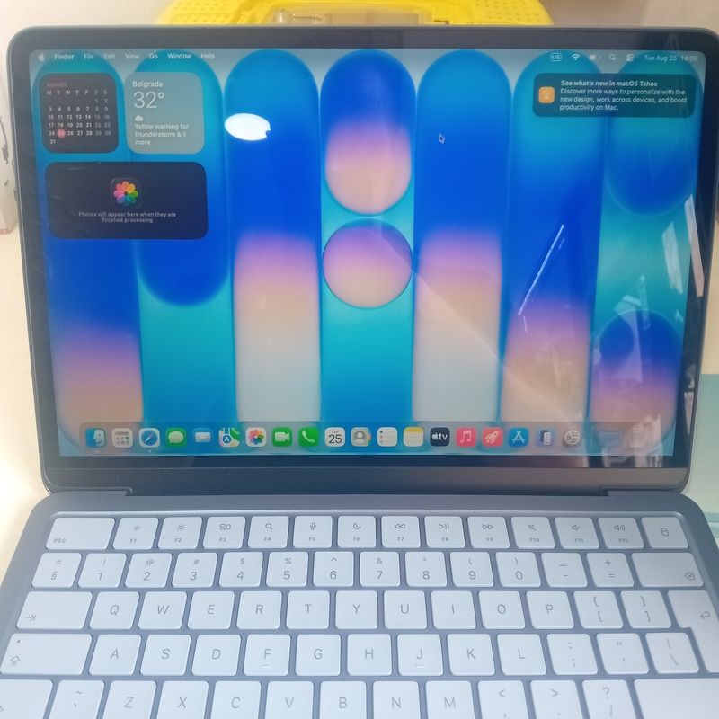 MacBook Neo - Image 4